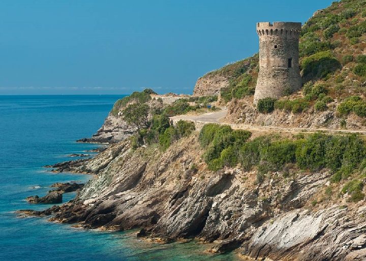 Corsica e Francia sull’orlo di una separazione? Le dichiarazioni del Presidente sulla possibile autonomia dell’isola