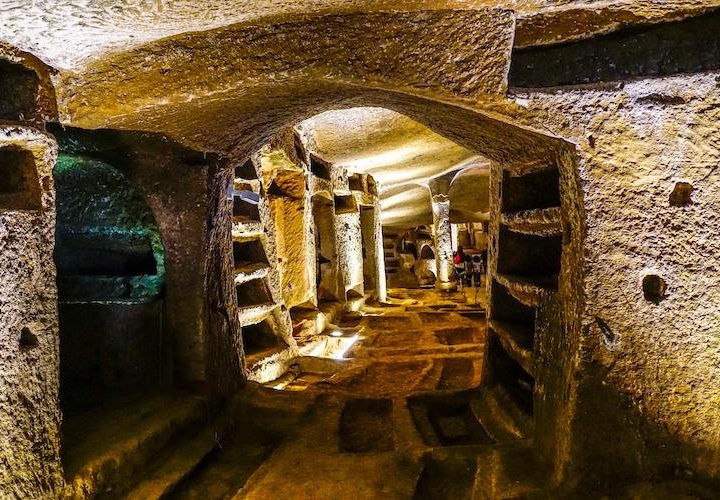 Un viaggio nelle viscere della storia: i segreti delle antiche catacombe di Roma!