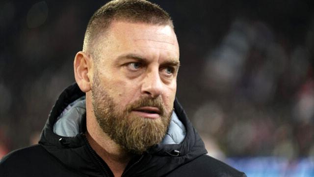 Paulo Dybala ispirato e guida di Daniele De Rossi: La Roma trionfa contro il Cagliari con un incredibile 4-0!